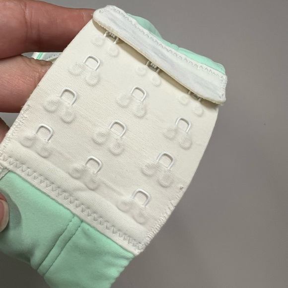 Lululemon 🍋 Ta Ta Tamer II Bra Size 34D - Picture 8 of 11